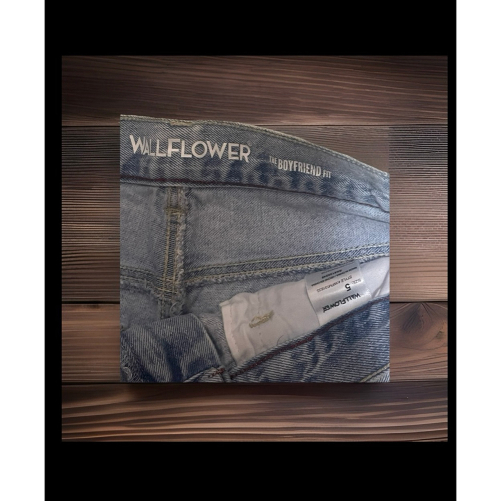 Women's WallFlower Light Blue Distressed Boyfriend Jeans Size 5 - Picture 3 of 7
